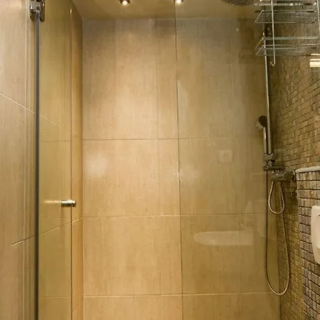 32 Апартаменты *